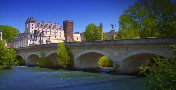 le gave et le chateau de Pau